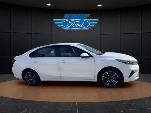 Used 2023 Kia Forte LXS image 6