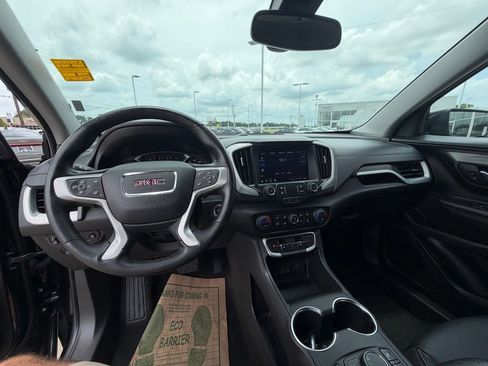 Used 2024 GMC Terrain SLT FWD image 10