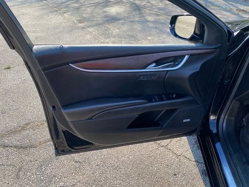 Used 2019 Cadillac XTS Luxury image 10