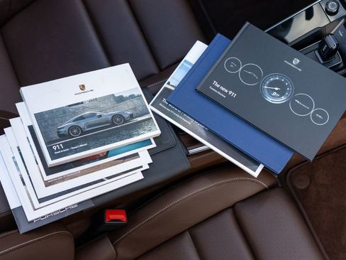 Used 2020 Porsche 911 Carrera 4S w/ Sport Package image 39