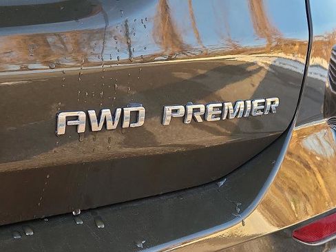 Used 2023 Chevrolet Equinox Premier image 34