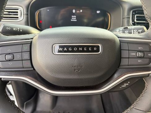 Used 2023 Jeep Wagoneer 4WD w/ Premium Group I image 7