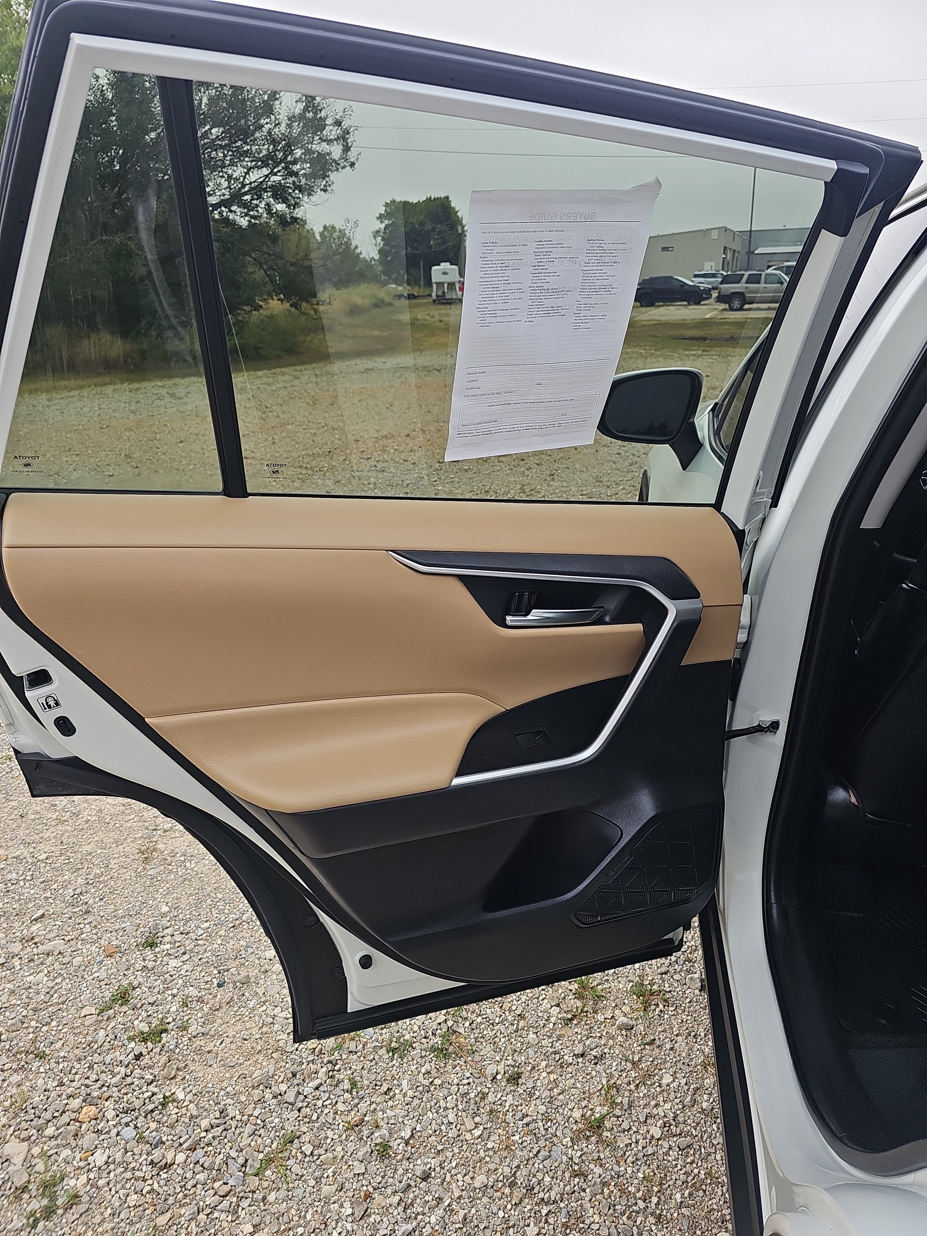 Used 2020 Toyota RAV4 XLE w/ Convenience Package FWD image 14