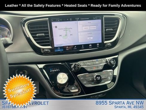 Used 2025 Chrysler Pacifica Select FWD image 17