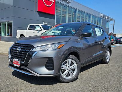 New 2025 Nissan Kicks Play S