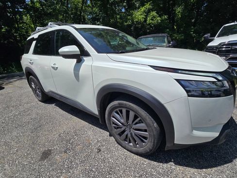 Used 2023 Nissan Pathfinder SL w/ SL Premium Package AWD/4WD image 10