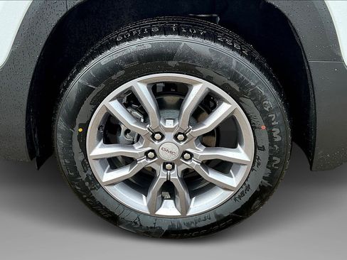 Used 2023 GMC Terrain SLT image 8