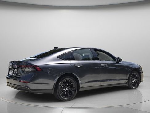 Used 2025 Honda Accord SE image 7