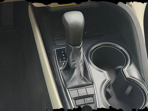 Used 2019 Toyota Camry LE w/ Sunroof Package FWD image 15