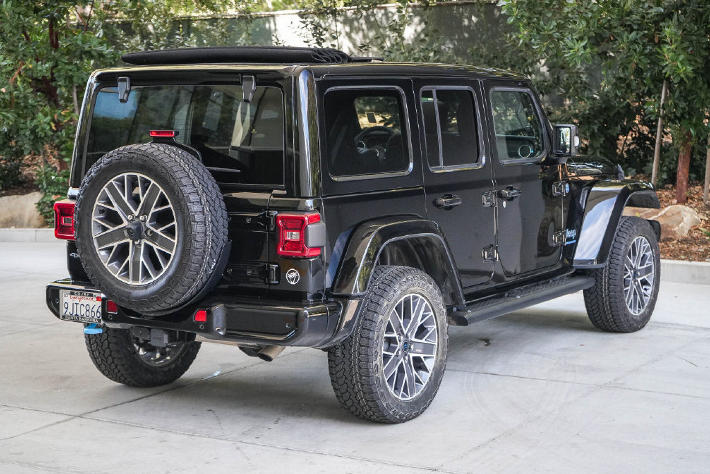 Used 2024 Jeep Wrangler High Altitude AWD/4WD image 6