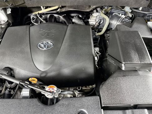 Used 2019 Toyota Highlander Limited Platinum AWD/4WD image 46