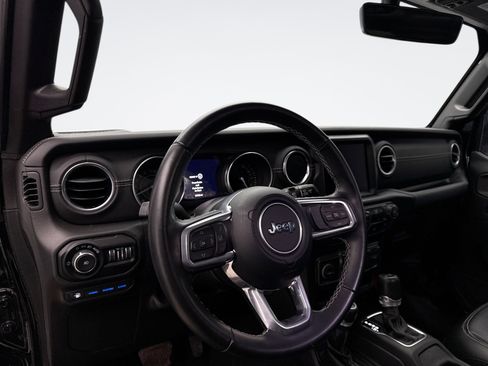 Used 2021 Jeep Wrangler Unlimited Sahara image 10