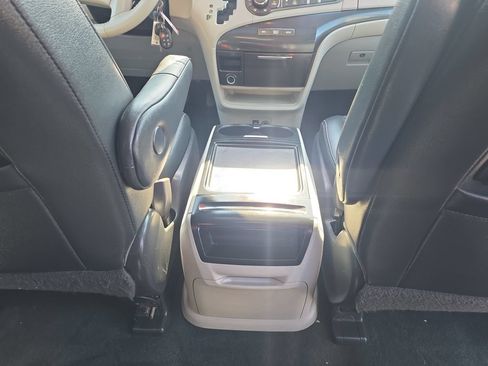 Used 2014 Toyota Sienna SE FWD image 14