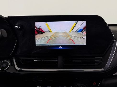 Used 2024 Chevrolet Trax RS w/ Sunroof Package FWD image 20