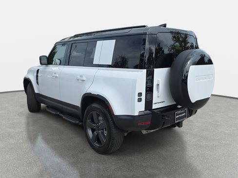 New 2026 Land Rover Defender 110 S image 7