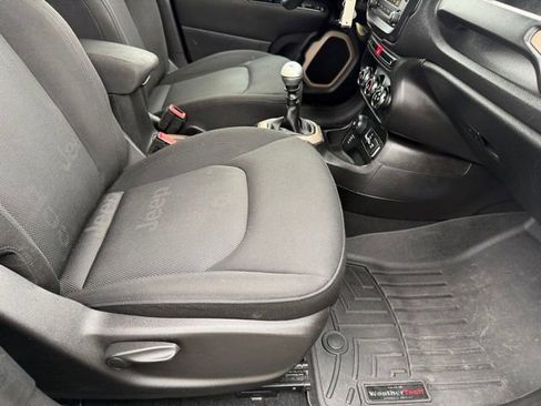 Used 2015 Jeep Renegade Latitude w/ Cold Weather Group II AWD/4WD image 13