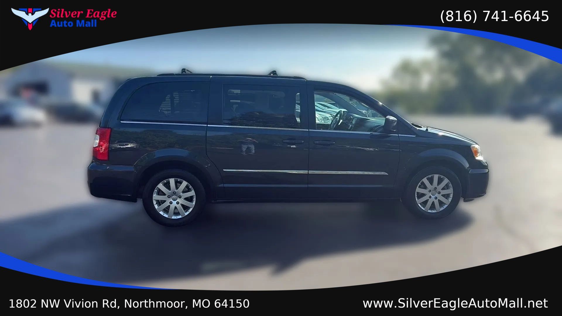Used 2014 Chrysler Town & Country Touring FWD image 6