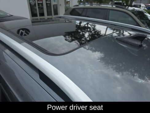 Used 2023 Volkswagen Taos SE w/ Panoramic Sunroof Package FWD image 7