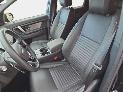 Used 2024 Land Rover Discovery Sport Dynamic SE image 15