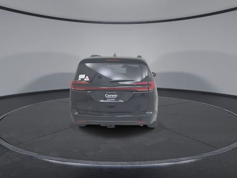 New 2026 Chrysler Pacifica Limited image 14