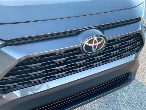 Used 2021 Toyota RAV4 XLE w/ Convenience Package image 33