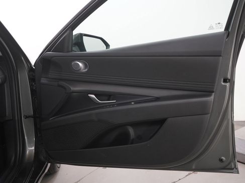 Used 2025 Hyundai Elantra SEL FWD image 9