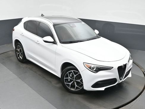 Used 2021 Alfa Romeo Stelvio Ti image 30