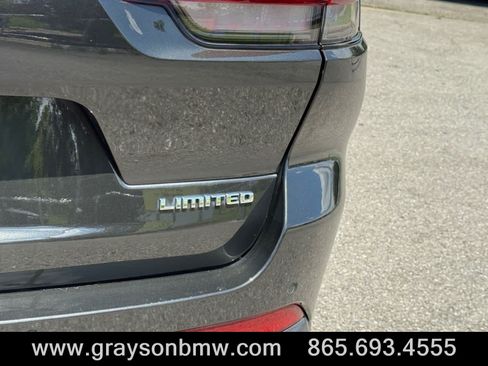 Used 2022 Jeep Grand Cherokee L Limited AWD/4WD image 12