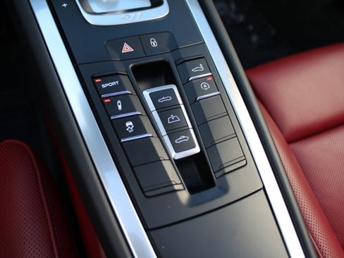 Certified 2019 Porsche 911 Carrera S image 24