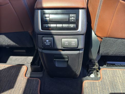 Used 2022 Subaru Ascent Touring AWD/4WD image 32