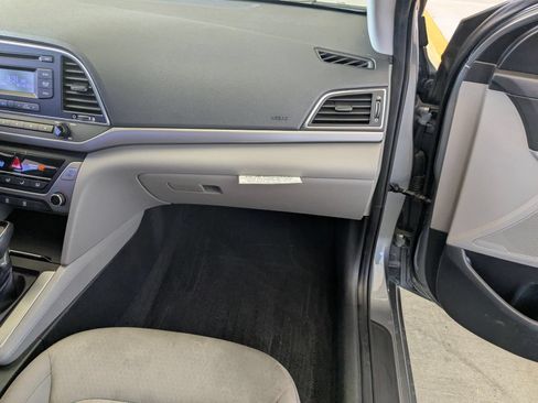 Used 2017 Hyundai Elantra SE FWD image 23