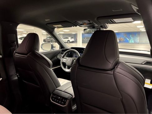 New 2026 Lexus TX 500h AWD image 21