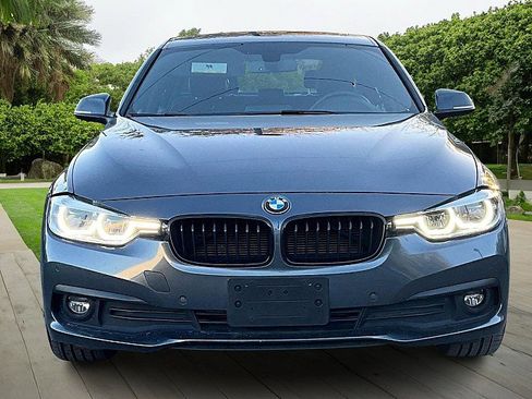 Used 2018 BMW 320i xDrive Sedan image 3