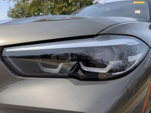 Certified 2022 BMW X5 xDrive40i w/ M Sport Package image 3