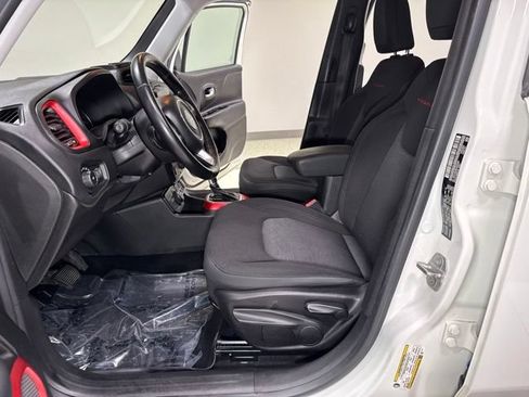 Used 2018 Jeep Renegade Trailhawk w/ Cold Weather Group II AWD/4WD image 12