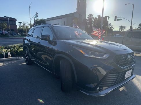 Used 2022 Toyota Highlander XSE image 11
