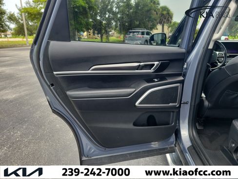 Certified 2024 Kia Telluride LX FWD image 13