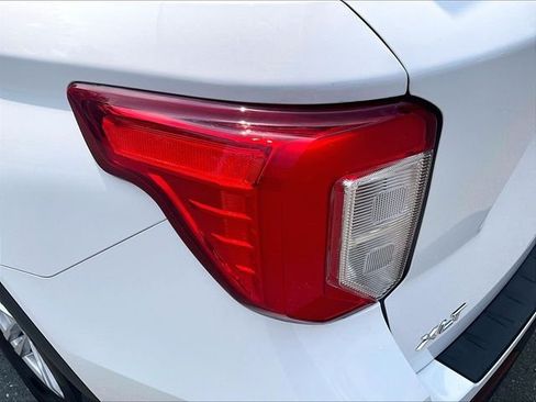 Used 2023 Ford Explorer XLT w/ Equipment Group 202A AWD/4WD image 32