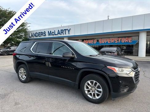 Used 2021 Chevrolet Traverse LS FWD image 1
