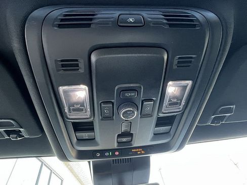 Used 2025 GMC Yukon Denali w/ Denali Reserve Package image 21