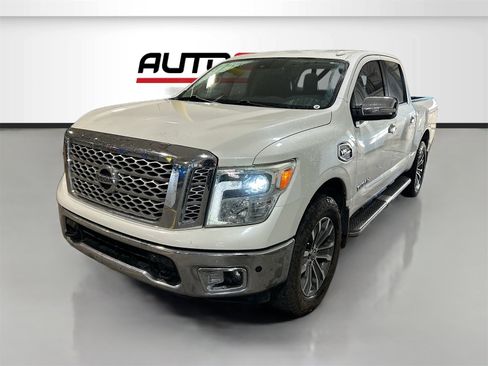 Used 2017 Nissan Titan SL image 3