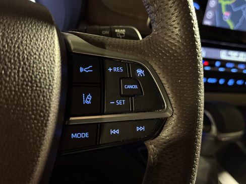 Used 2024 Toyota Sienna Platinum image 32