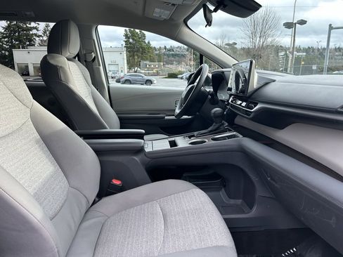 Certified 2024 Toyota Sienna LE image 18