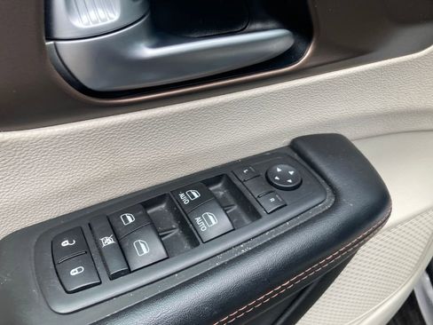 Used 2017 Chrysler Pacifica Touring Plus w/ Tire & Wheel Group image 16