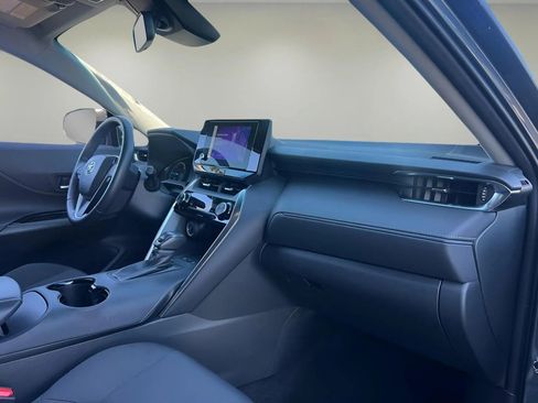 Used 2024 Toyota Venza LE image 27
