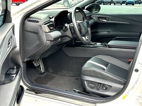 Used 2025 Toyota Camry SE w/ Multimedia Upgrade Package FWD image 10