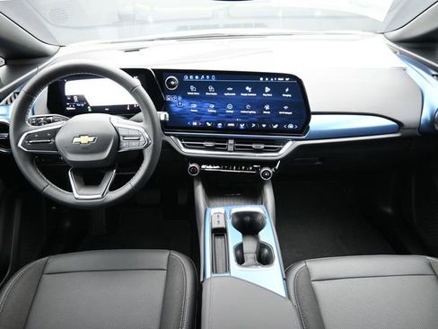 New 2026 Chevrolet Equinox EV LT FWD image 23