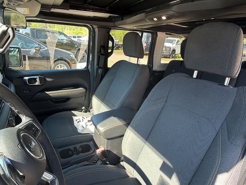Used 2025 Jeep Wrangler Sahara w/ Safety Group image 16