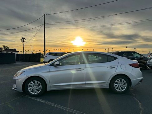 Used 2019 Hyundai Elantra SE w/ Cargo Package image 3