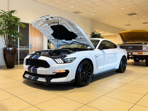 Used 2017 Ford Mustang Shelby GT350 image 3